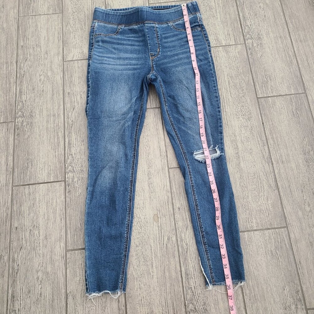Old Navy Women's Skinny Jeans in Medium Blue Wash - Picture 3 of 11